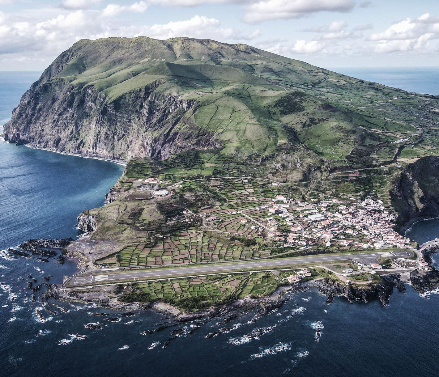 Spektakulärer Anflug auf Corvo