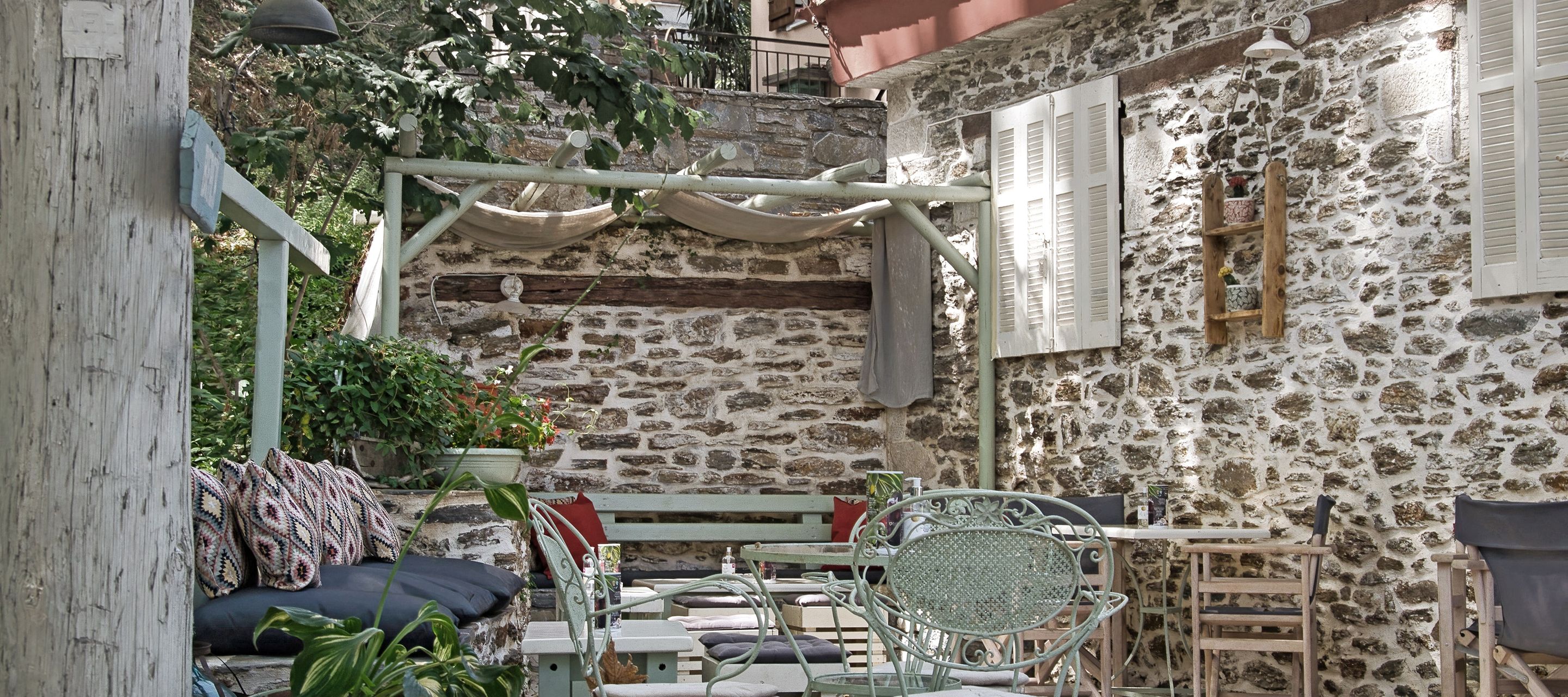 Gemütliche Stunden bei einem Glas Ouzo – so lässt es sich gut Leben!