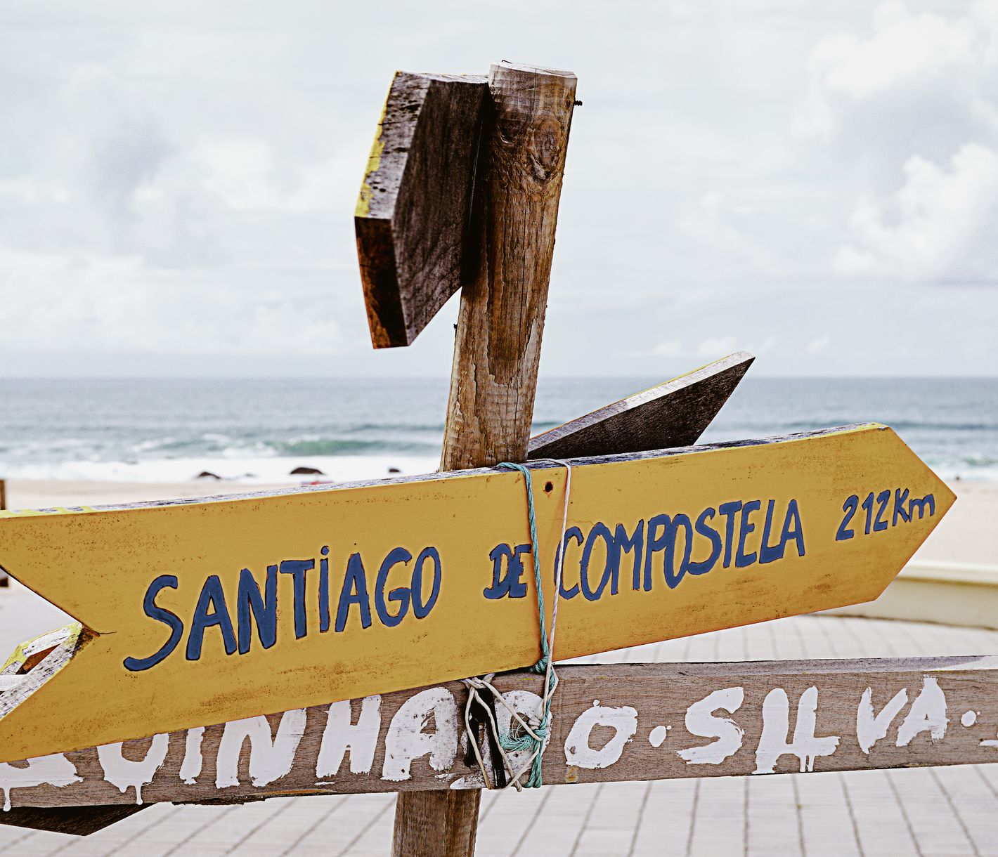 Wegweiser nach Santiago de Compostela