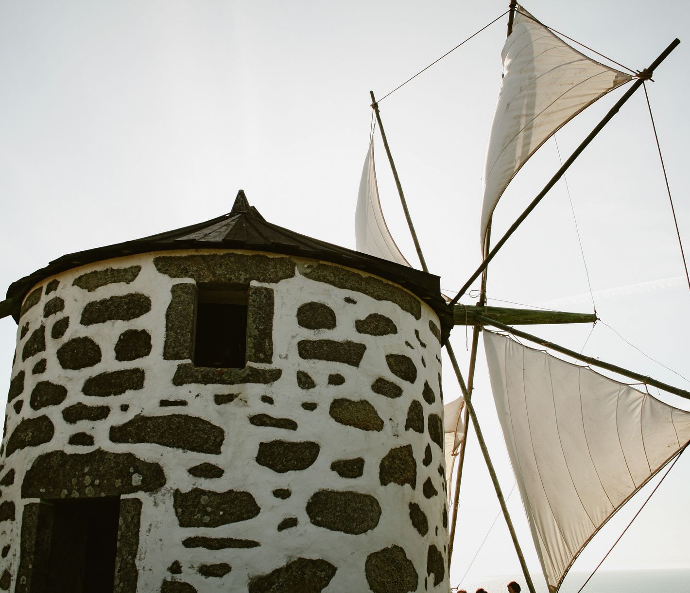 Historische Windmühle am Coastal Camino