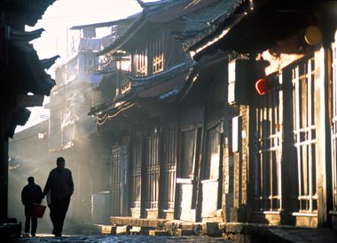 Auf einem Spaziergang durch die Altstadt von Dali trifft man diverse geschichtsträchtige Häuser.