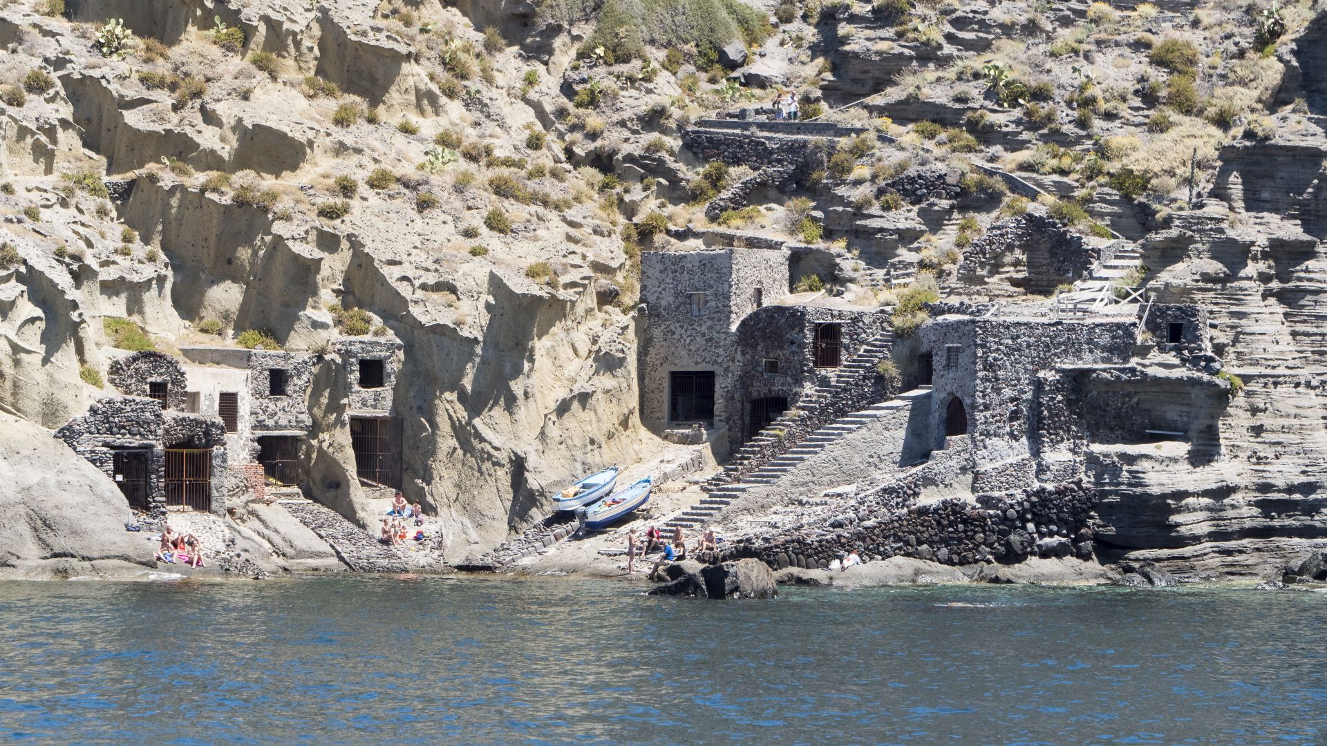 Die verlassene Küstensiedlung von Pollara, Salina