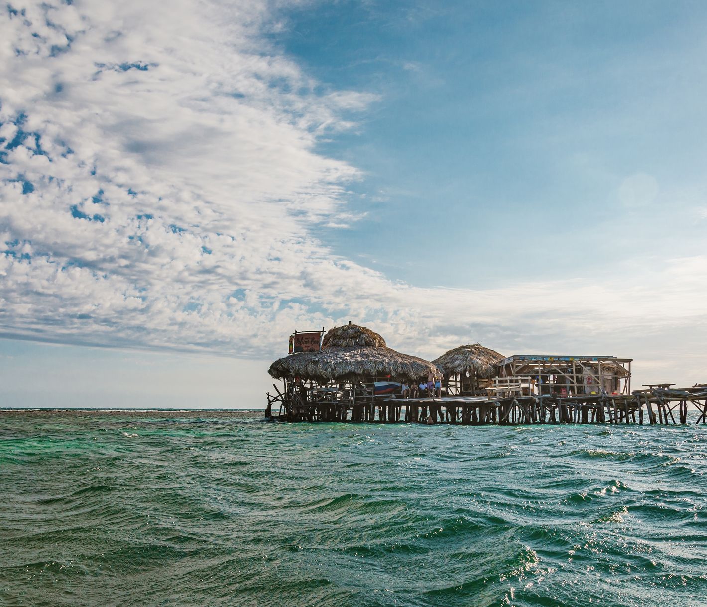 Eine Bar mitten im Meer