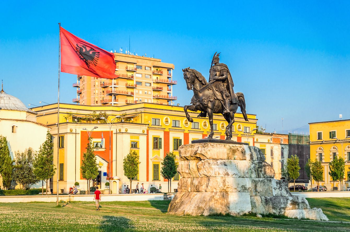 Monument Skanderbeg dans la capitale Tirana