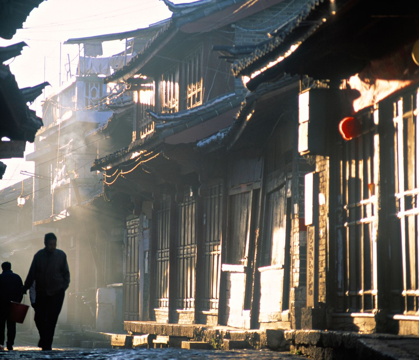 Auf einem Spaziergang durch die Altstadt von Dali trifft man diverse geschichtsträchtige Häuser.