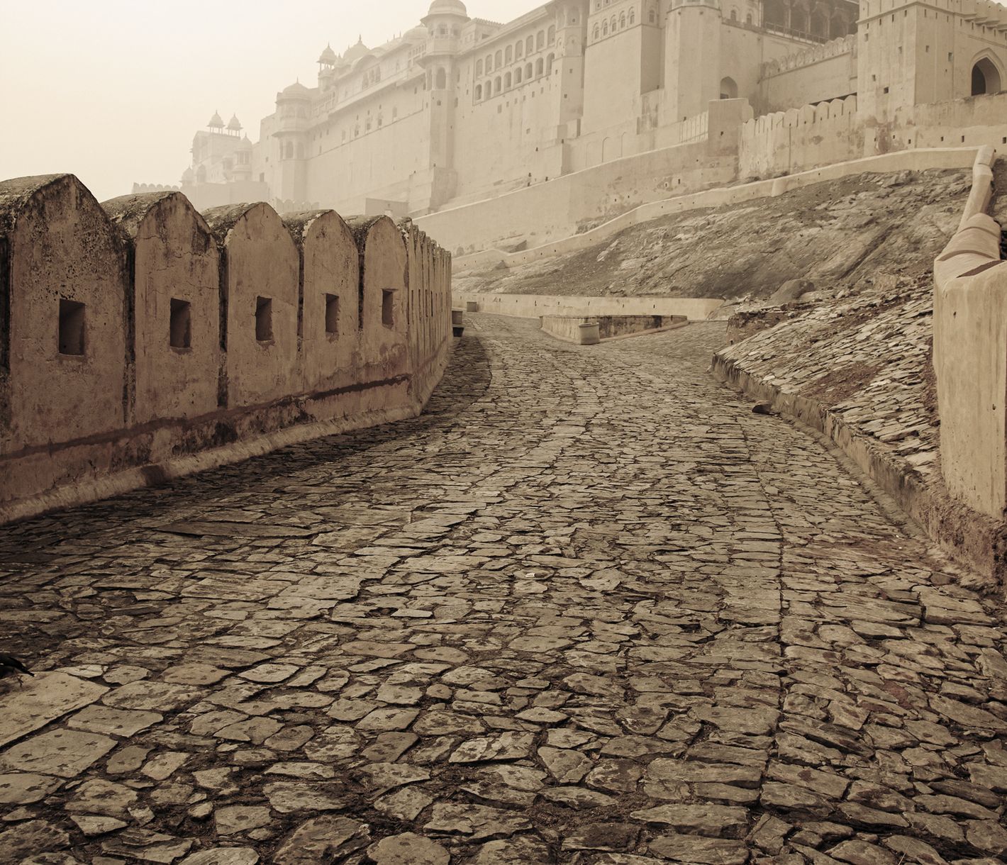 Das Amer Fort bei Jaipur im Dunst