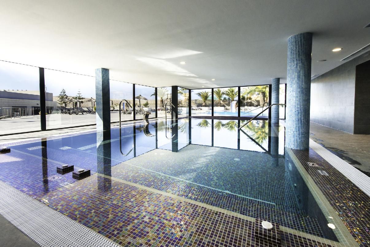 Piscine intérieure