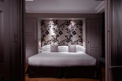 Junior Suite Reflects