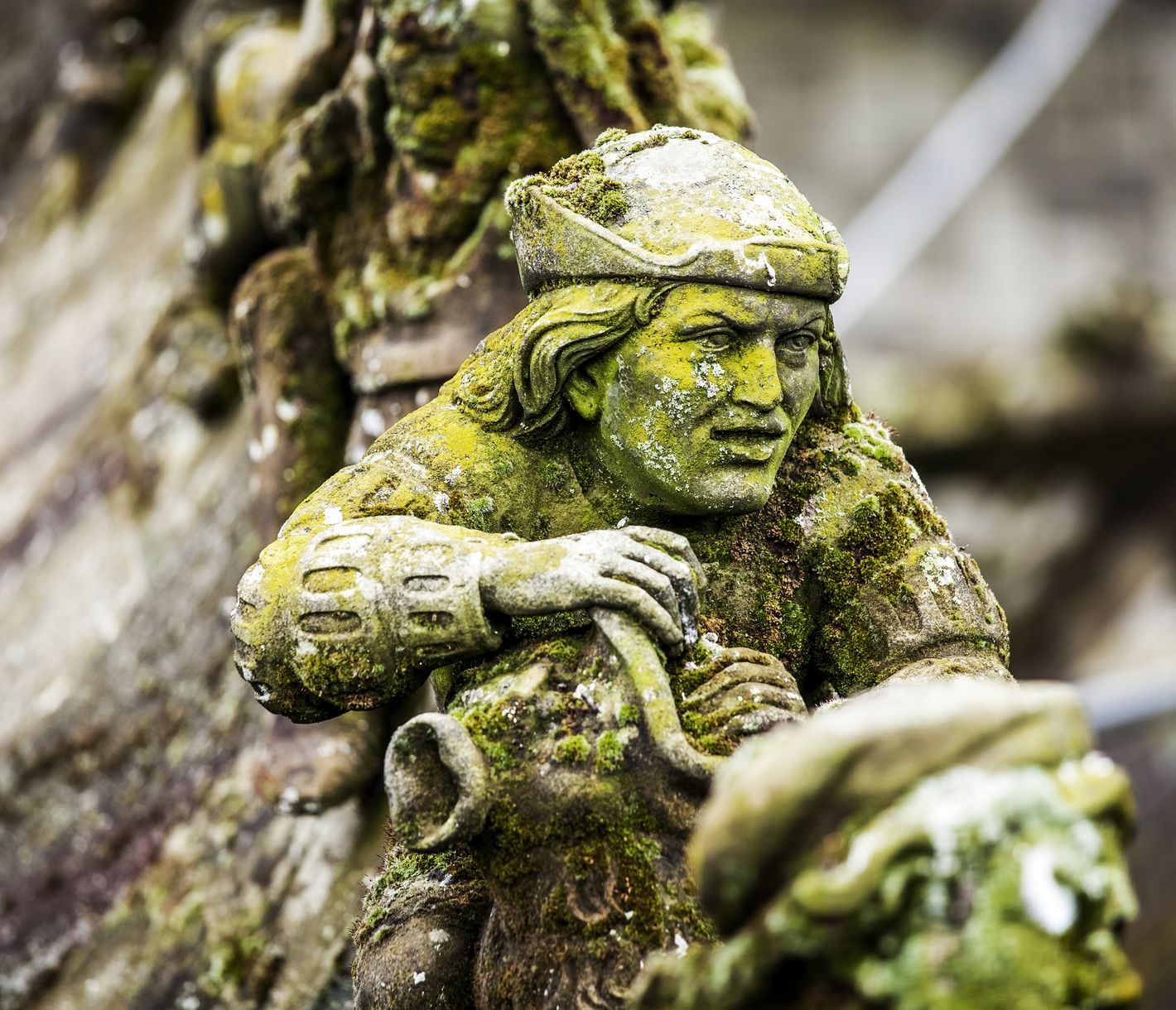 Skulptur einer Fantasiefigur an der St. Johannes-Kathedrale in Hertogenbosch, Noord-Brabant