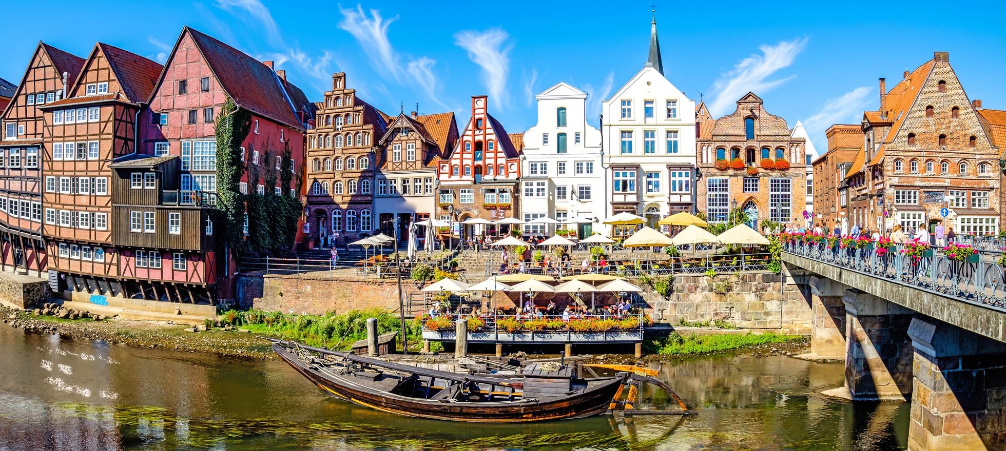 Vue sur la vieille ville de Lüneburg avec la rivière Illmenau.