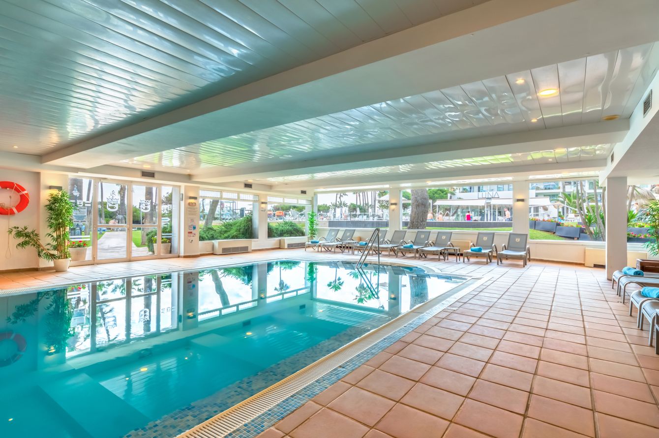Piscine intérieure