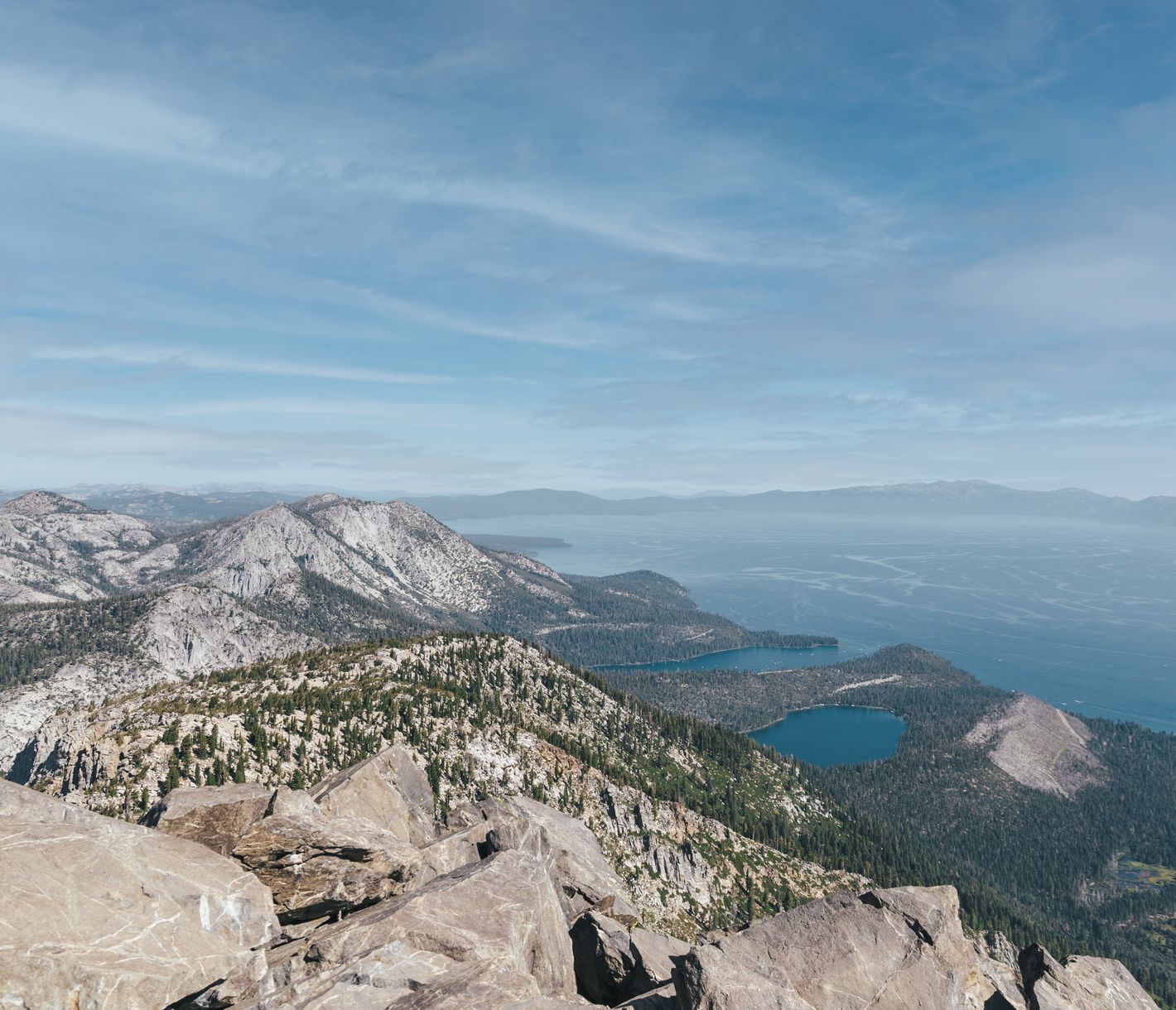 Den schönsten Blick auf den Lake Tahoe gewährt einem der Gipfel des Mount Tallac.