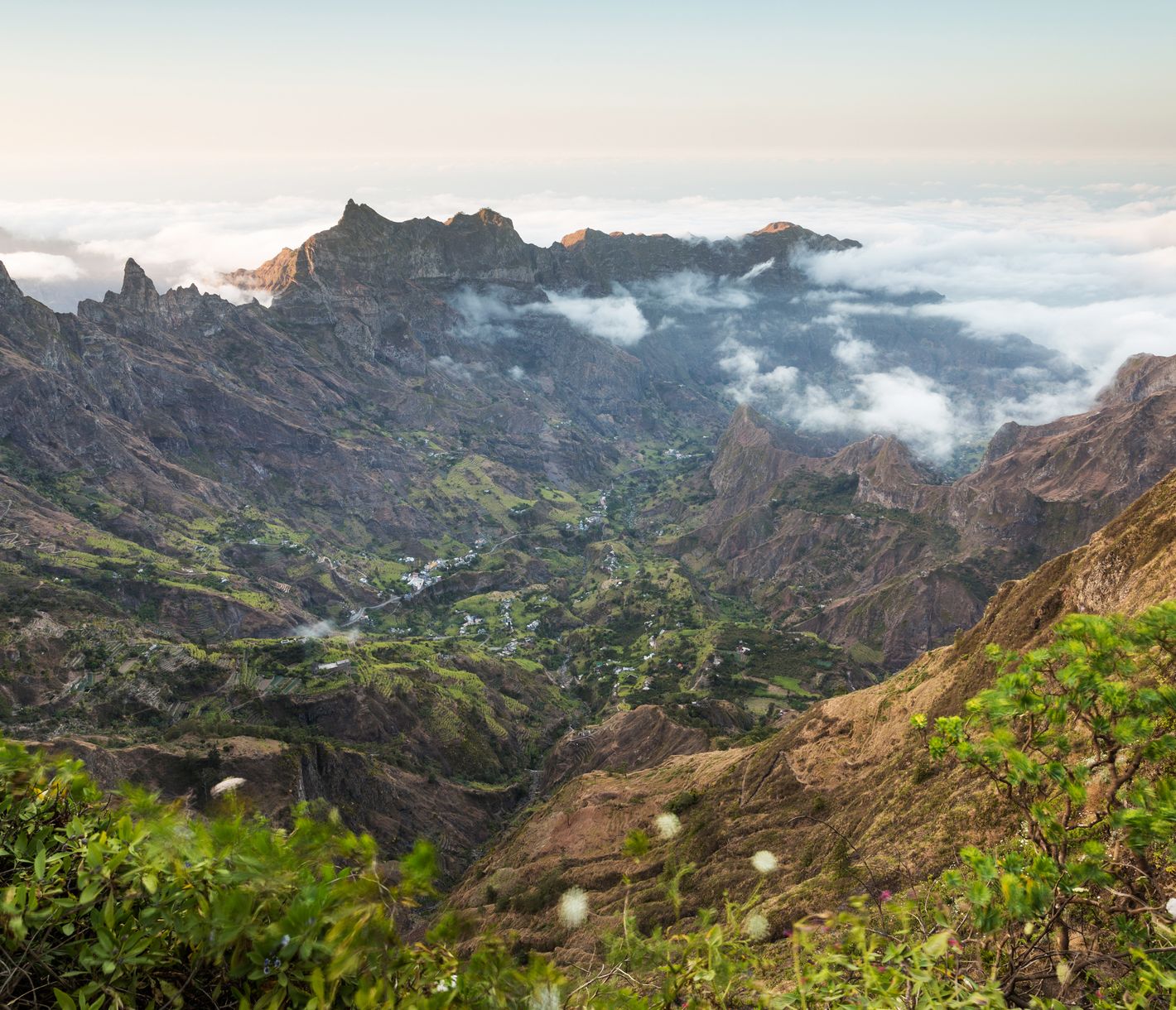 Aussicht in der Nähe des Cova-Kraters ins Paul-Tal, Santo Antão