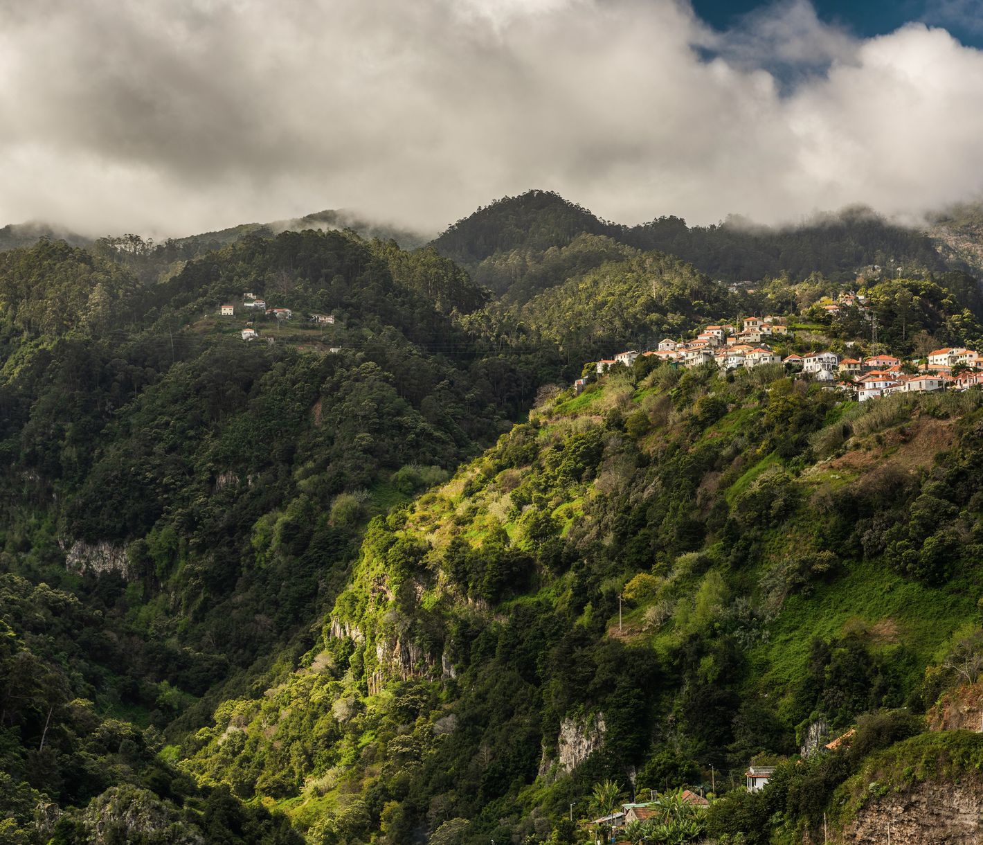 Blick auf das Dorf Ribeiro Frio