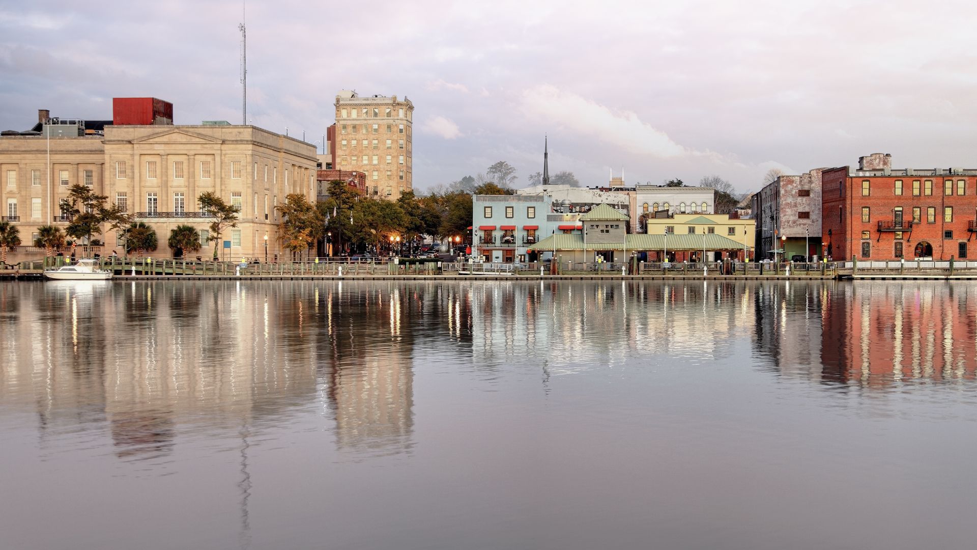 Le centre-ville historique de Willmington est situé sur une pittoresque promenade au bord de l'eau.