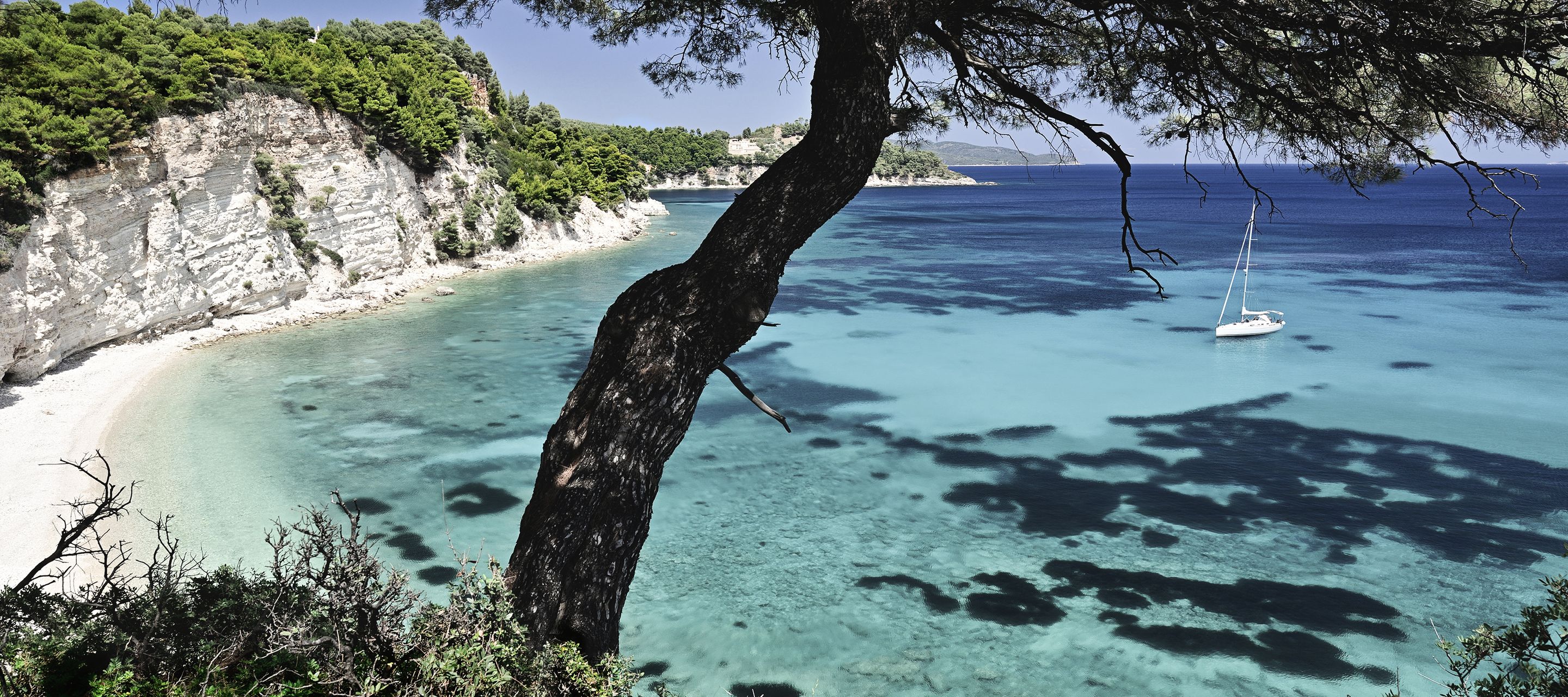 Türkisfarbenes Wasser in der Bucht von Spartines