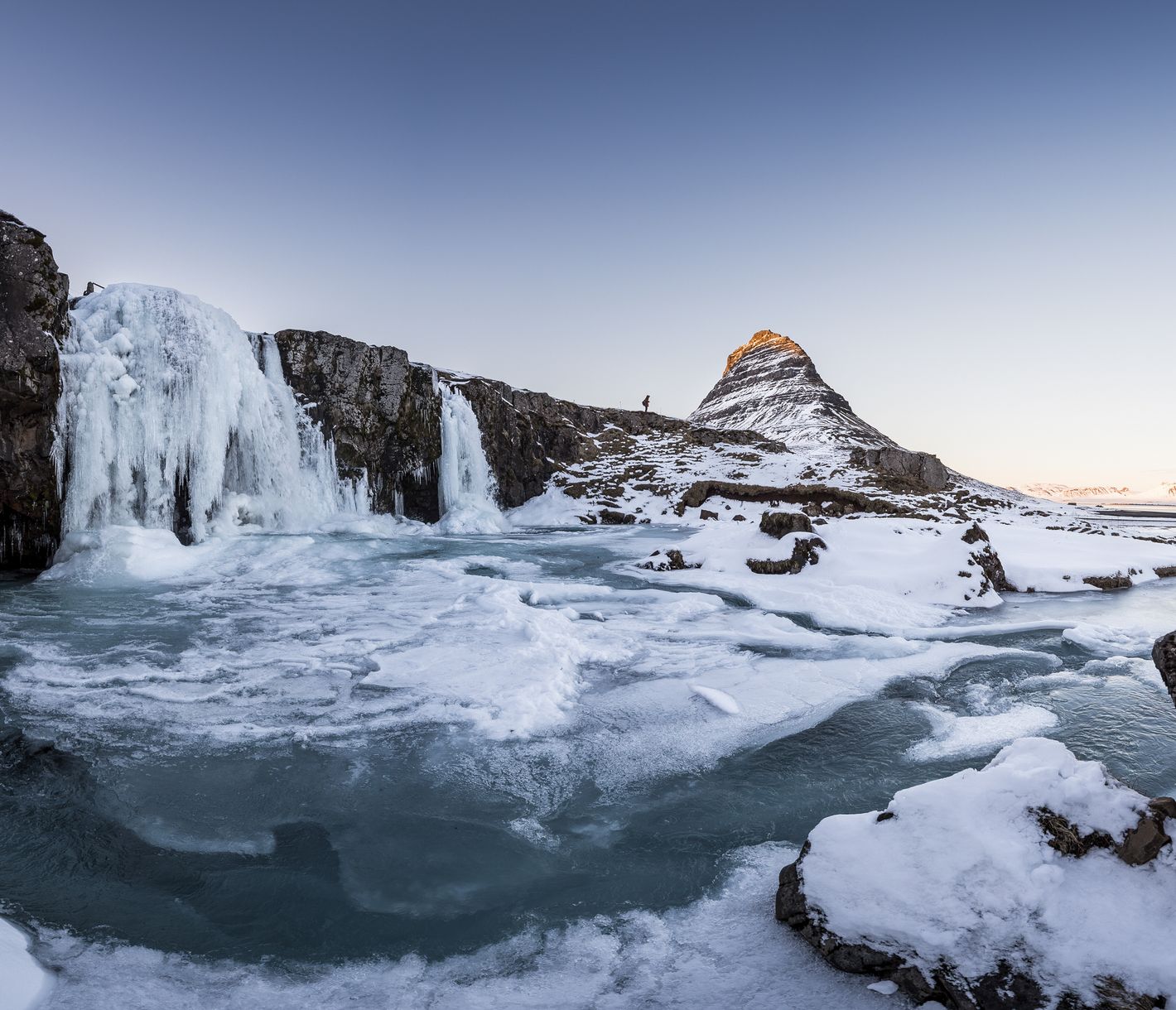 Seine einzigartige, spitzige Form macht den Kirkufjell auf der Halbinsel Snaefellsnes so berühmt.
