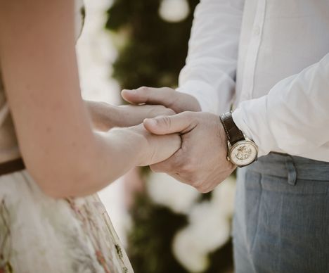 Honeymoon auf Mauritius – türkisblaues Meer, Zweisamkeit, Luxus und Liebe unter Palmen.