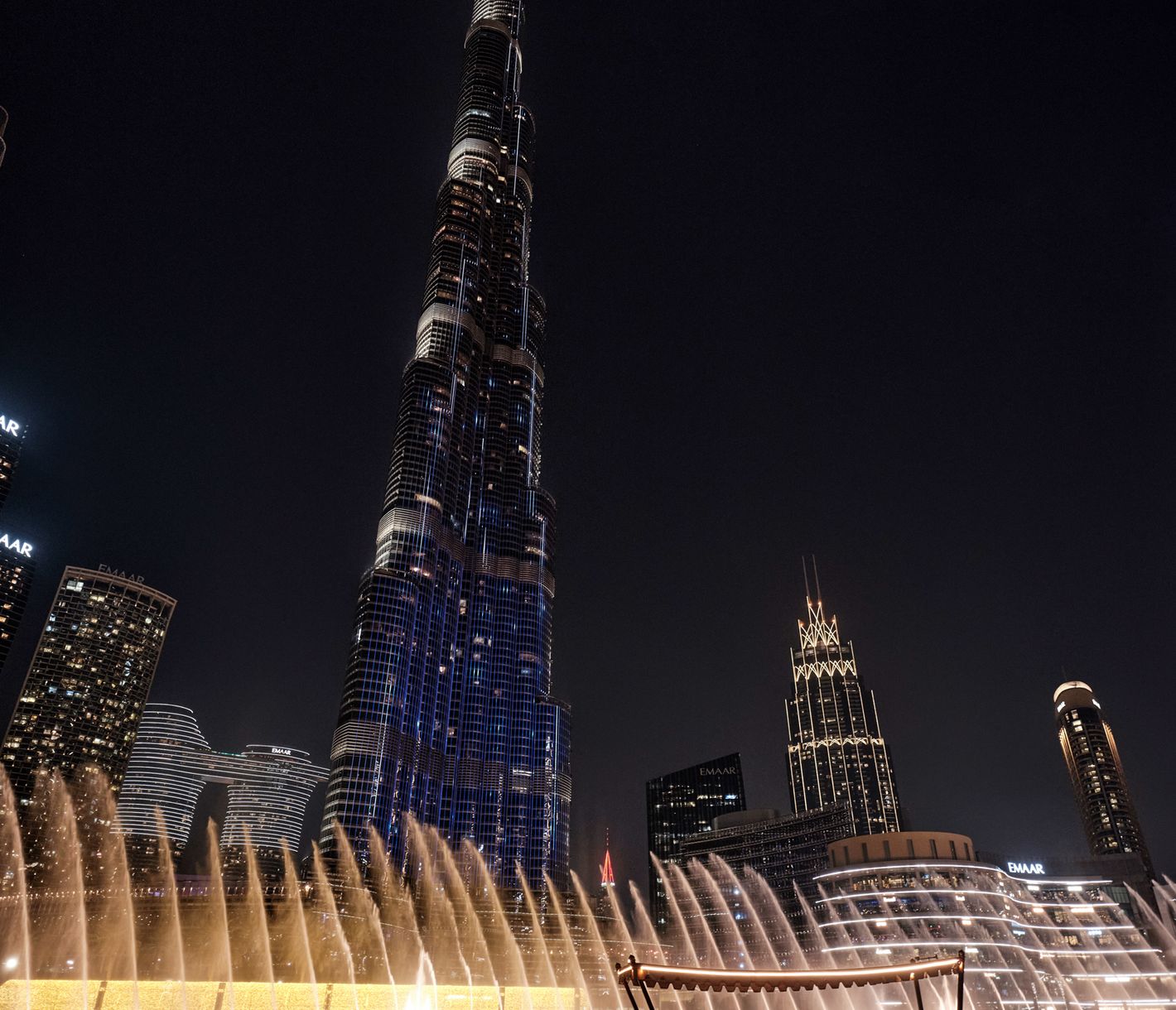 Nächtliches Spektakel vor dem Burj Khalifa