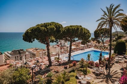 Hotel Roger de Flor by Seleqtta