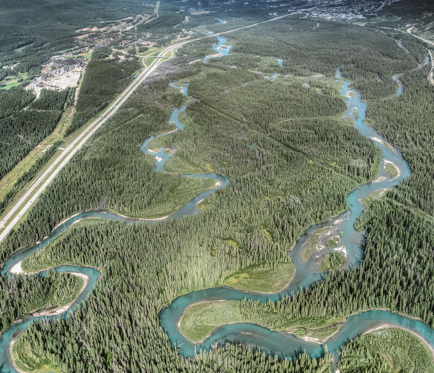 Der Bow River aus der Vogelperspektive