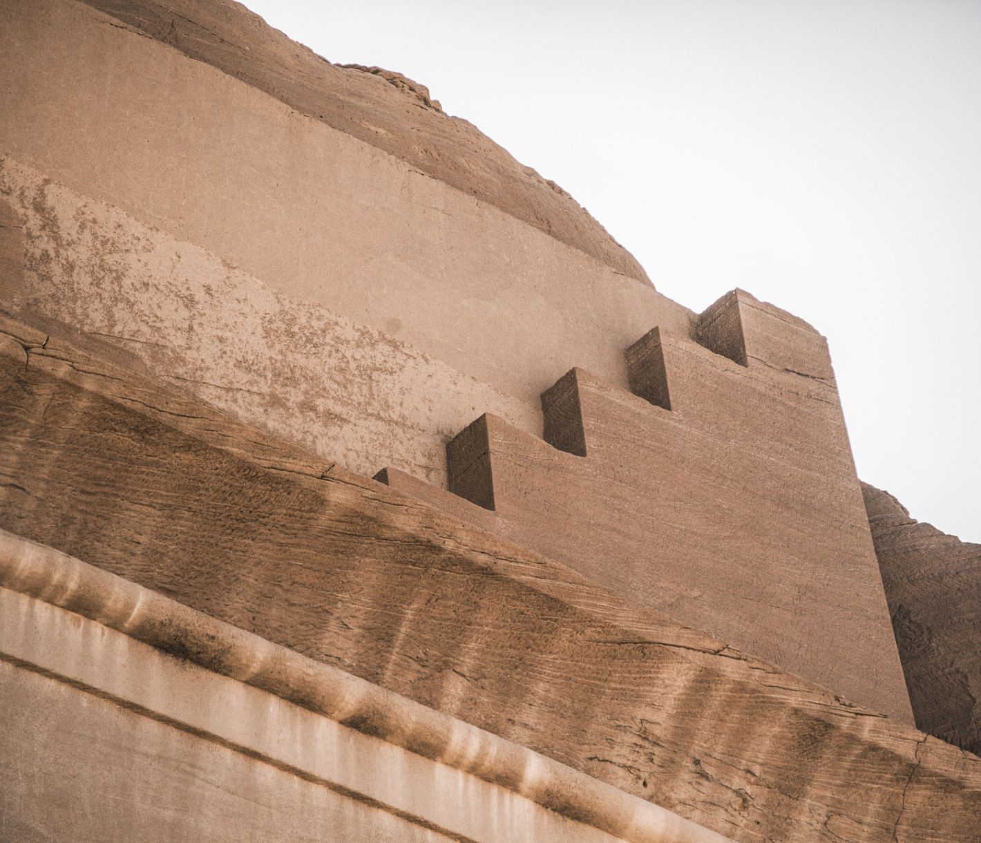 Qasr Al-Farid, das gemeisselte Grabmal und Hegras Wahrzeichen