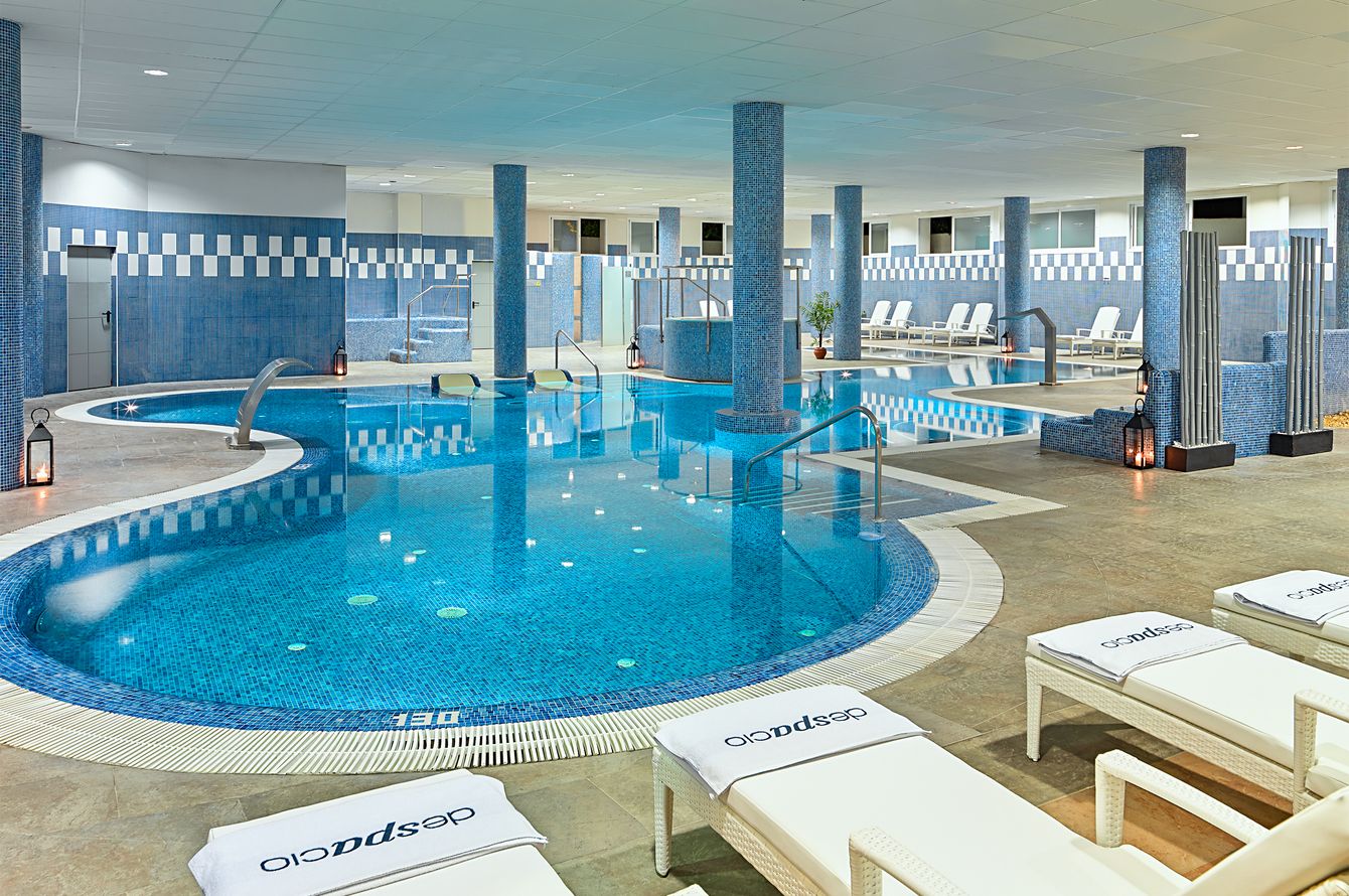 Piscine intérieure