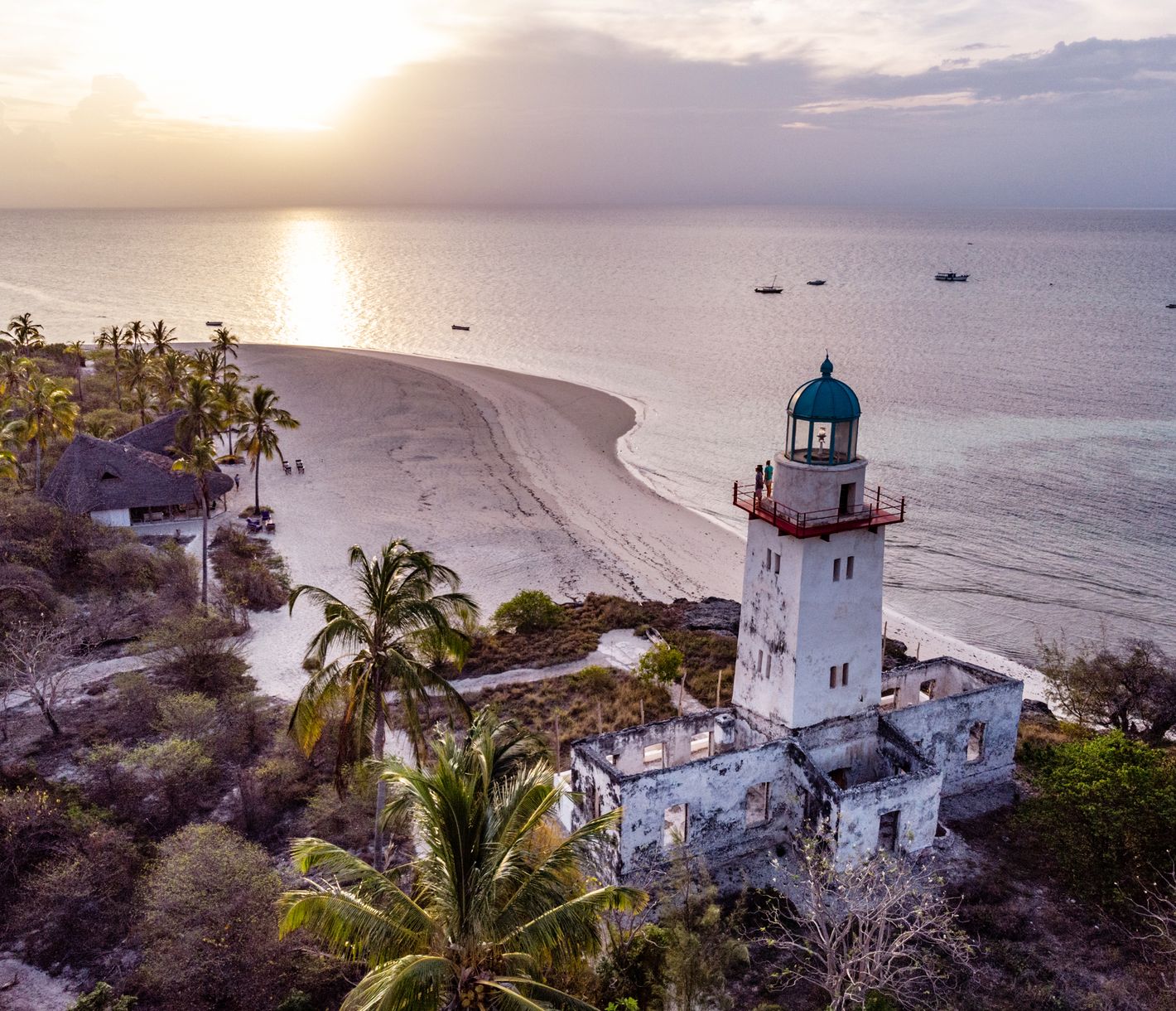 Alter Leuchtturm auf Fanjove Island beim Sonnenuntergang
