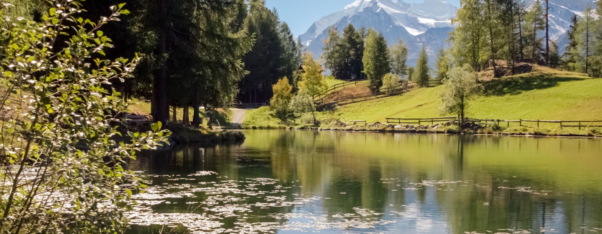 Le lac bleu près de Grächen