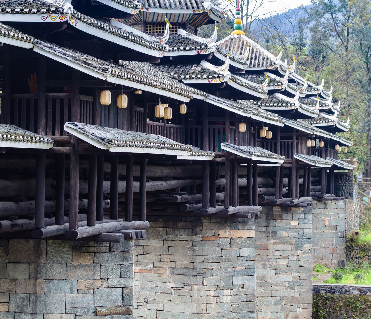 Die Chengyang-Wind- und Regenbrücke in Sanjiang ist eine architektonische Meisterleistung der Dong.