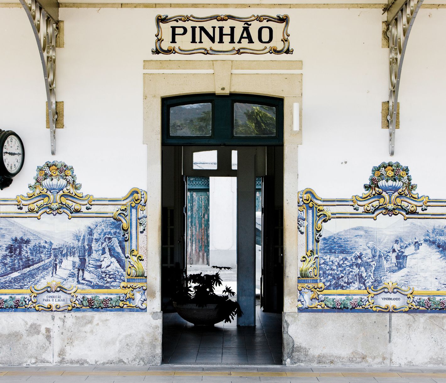 Die verzierte Fassade des Bahnhofs in Pinhão, Portugal