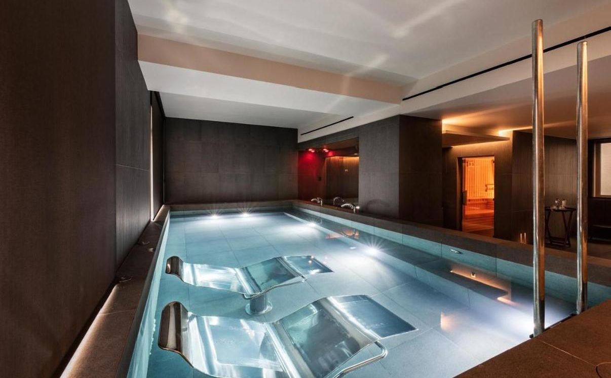 Piscine intérieure