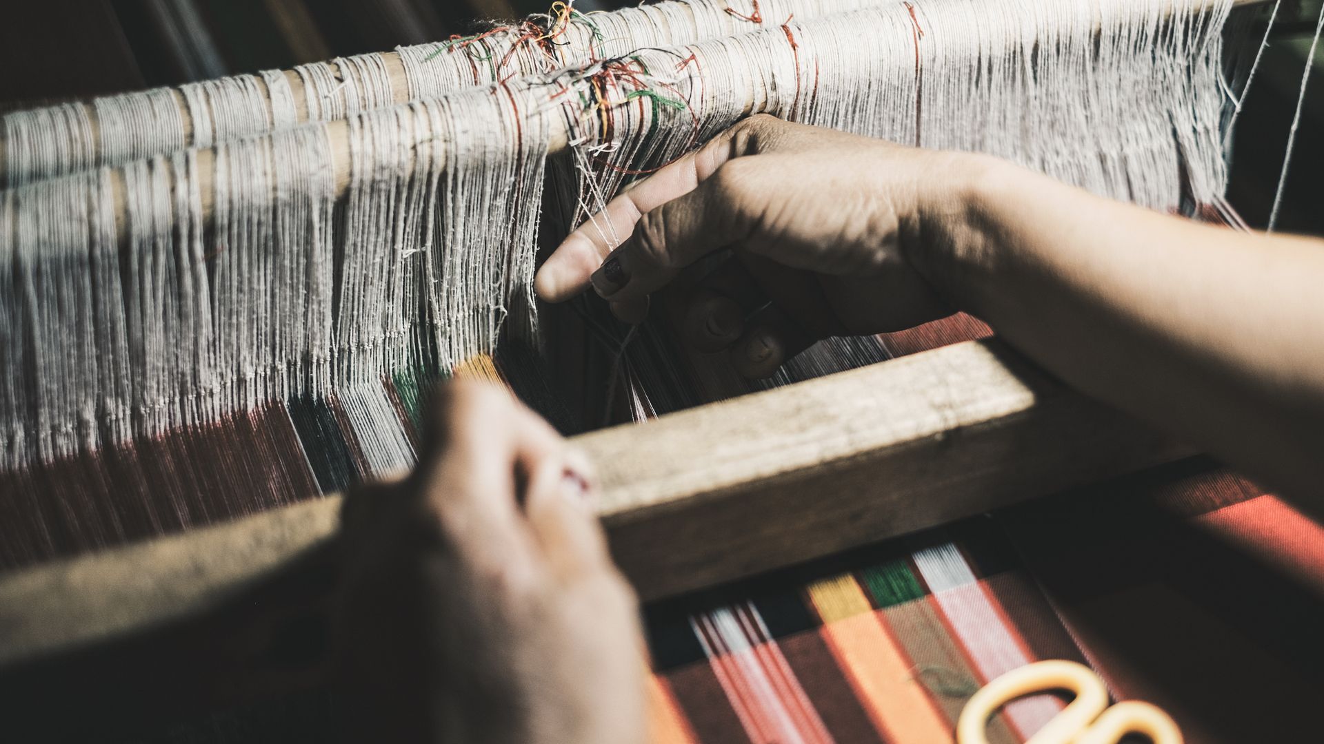 Le tissage ethnique est un savoir-faire qui se transmet d’une génération à l’autre.