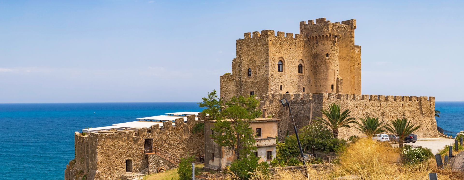 Stauferfestung an der Küste der Provinz Cosenza