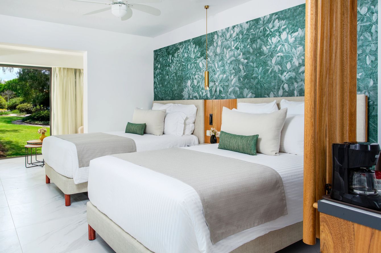 Suite Junior Preferred Club Tropical View