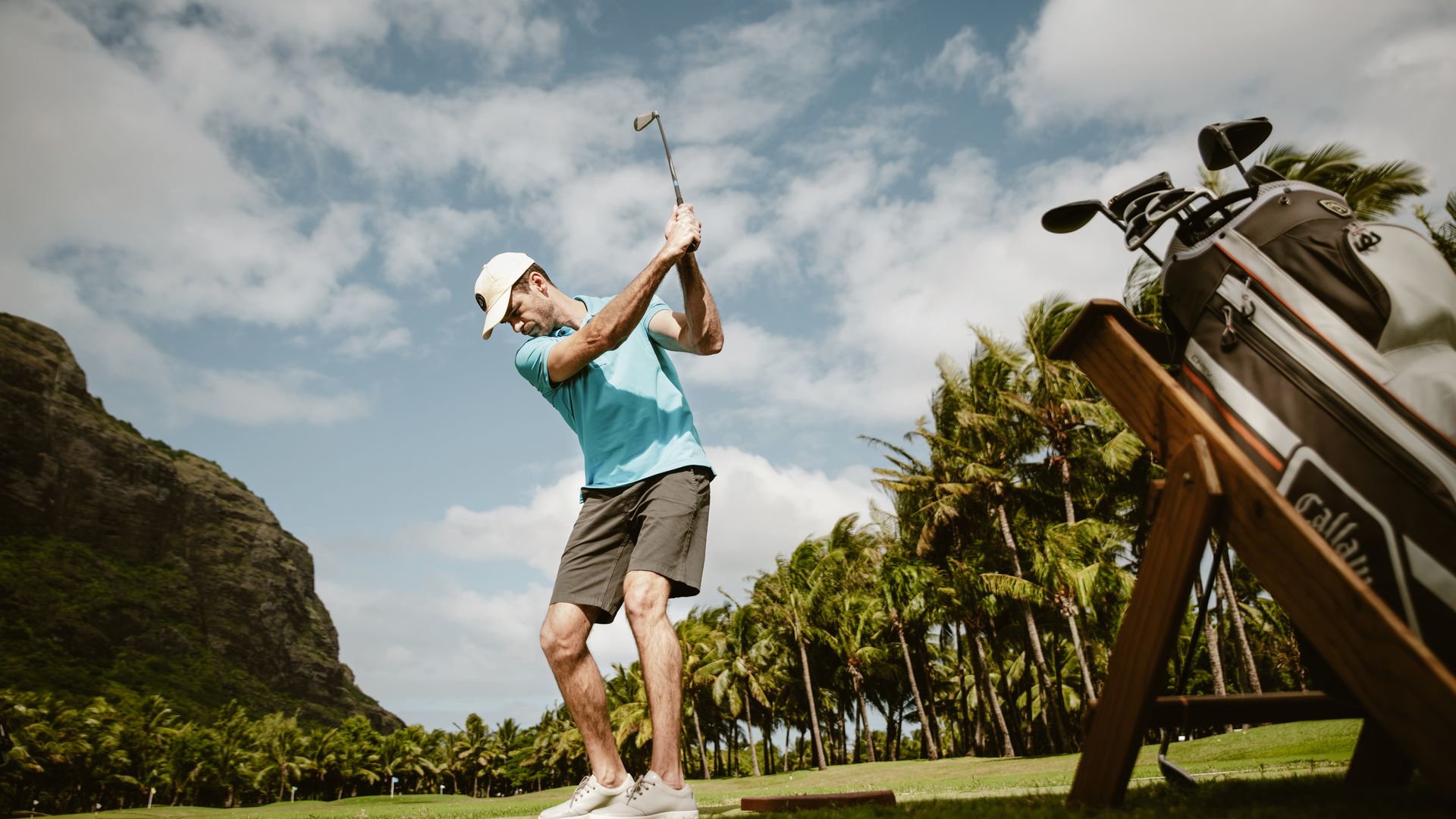 Abschlag auf dem 18-Loch-Championship-Golfplatz des Paradis Beachcomber Golf Resort & Spa.