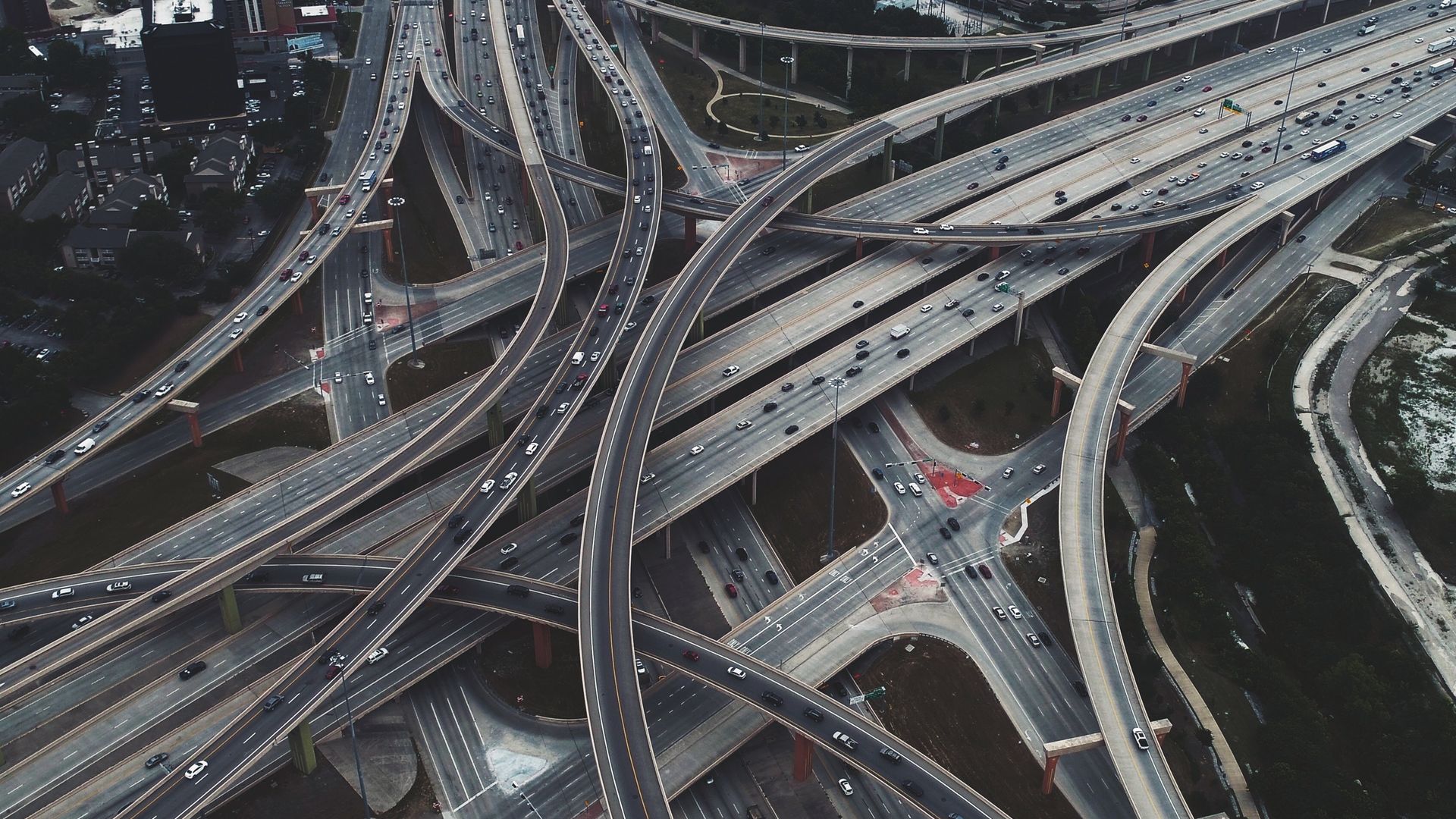 Der Verkehrsknotenpunkt High Five Interchange gilt als Merkmal der weitläufigen Autostadt Dallas.