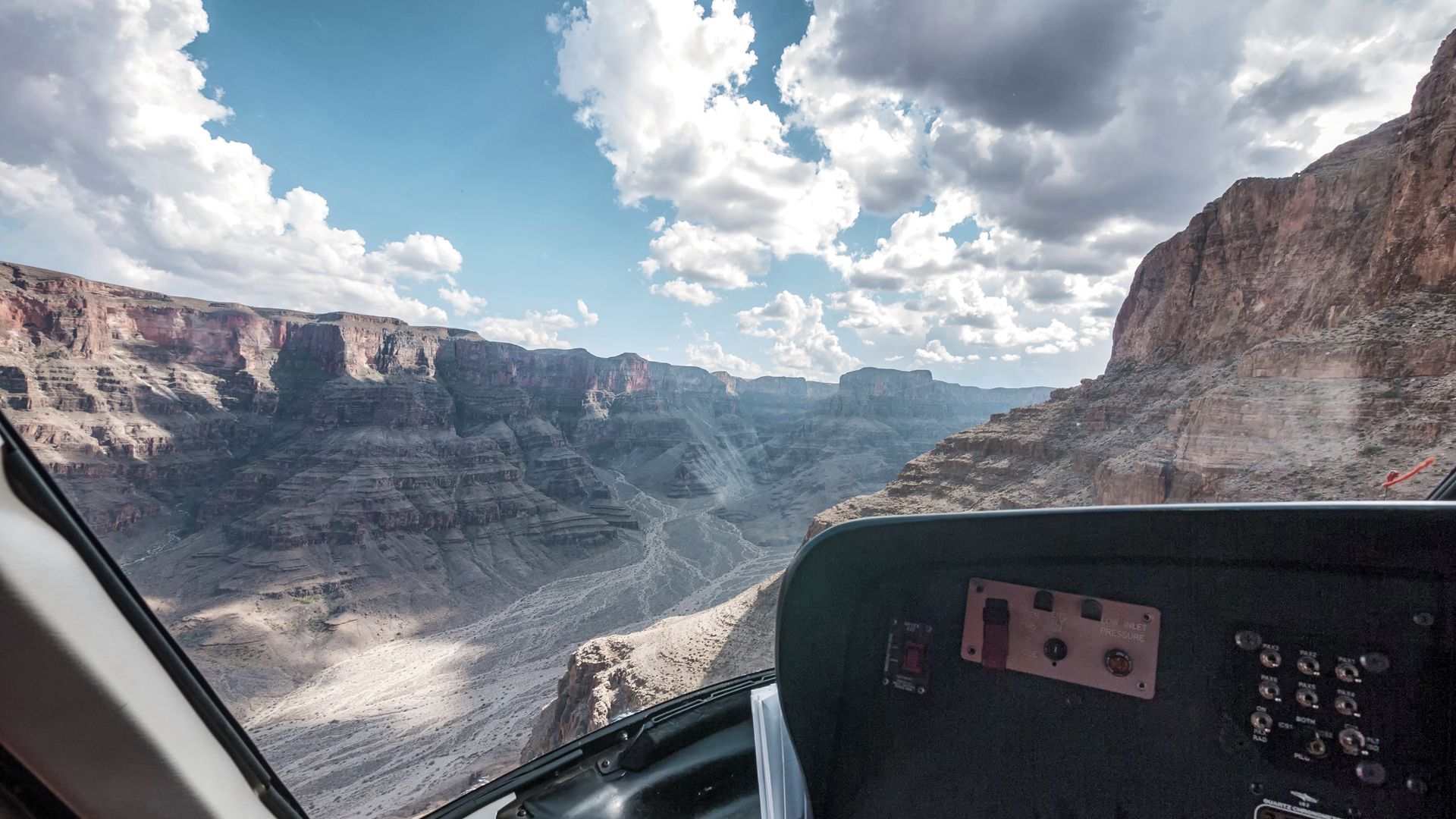Vol en hélicoptère au dessus du Grand Canyon.