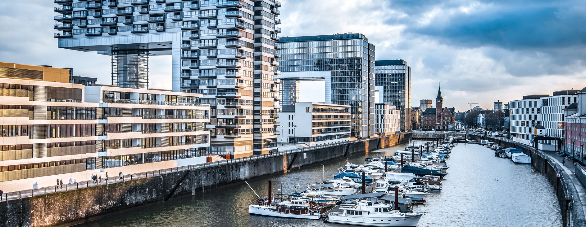 Blick auf die Kranhäuser