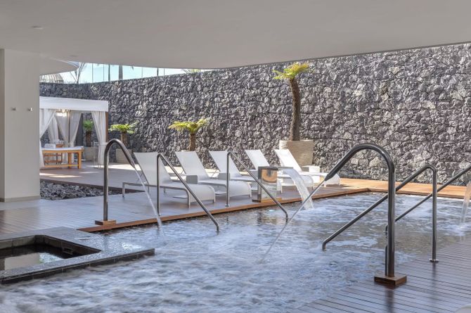 Piscine intérieure