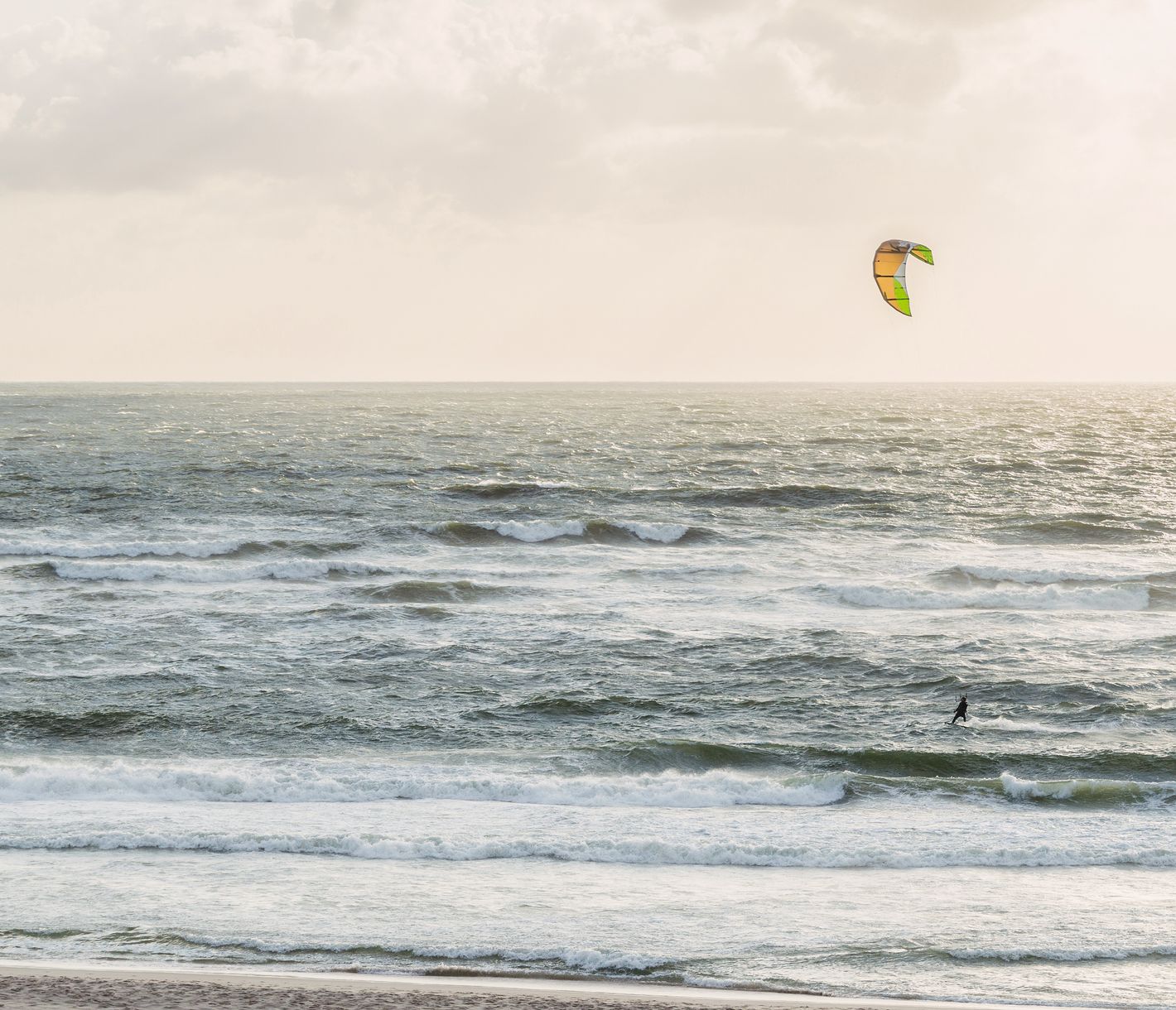 Les kitesurfeurs dans leur élément – on déconnecte et l’on profite du point de vue sur la mer.