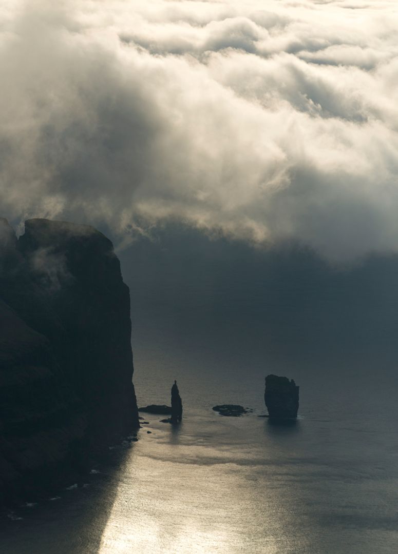 Felsformation «Risin og Kellingin» im Nordatlantik vor Eidi