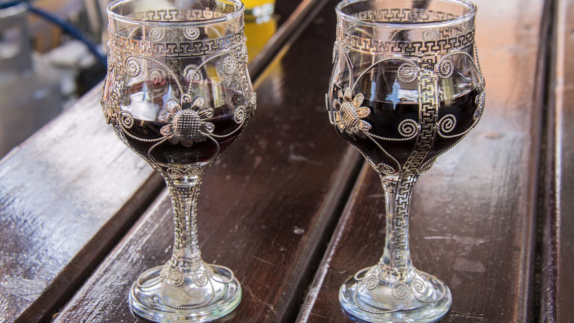 Deux verres de vin rouge de Chypre