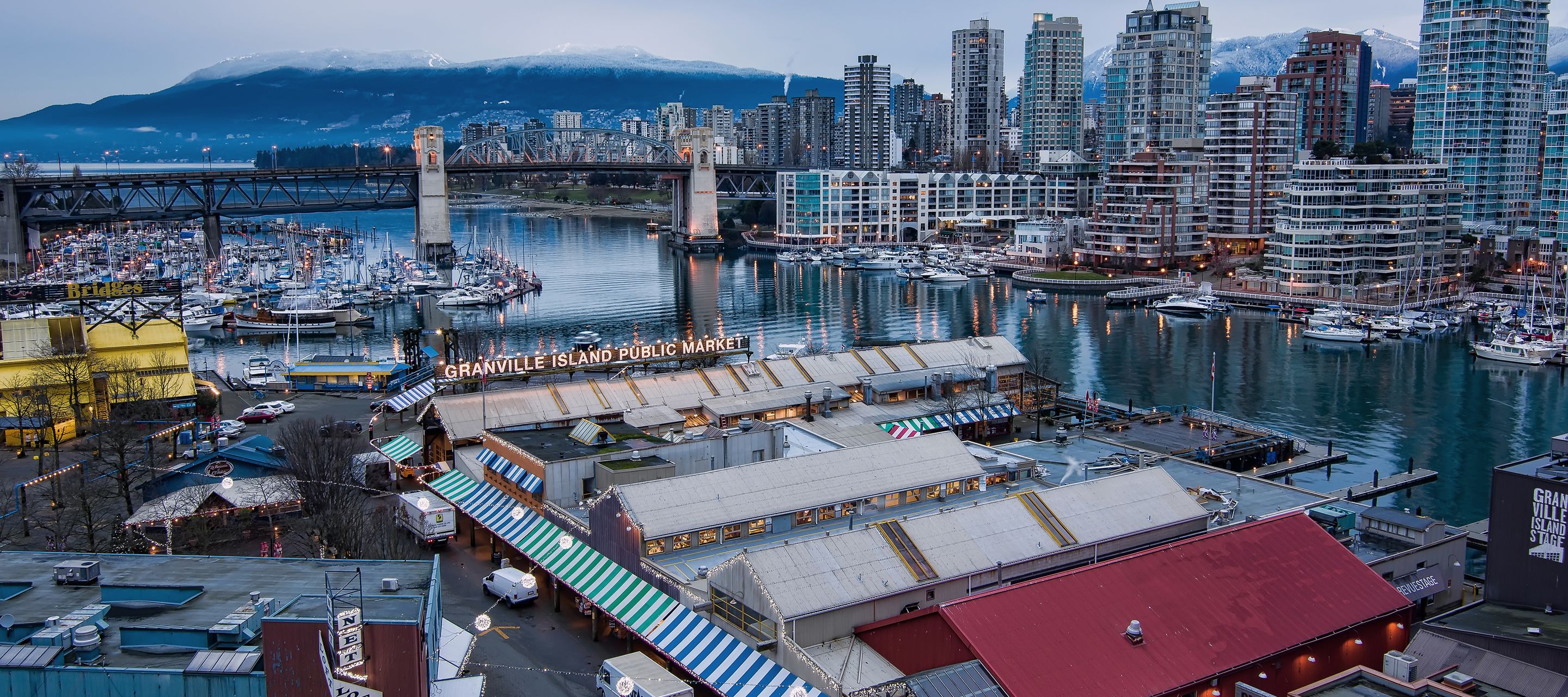 Découverte culinaire au Granville Island Public Market.