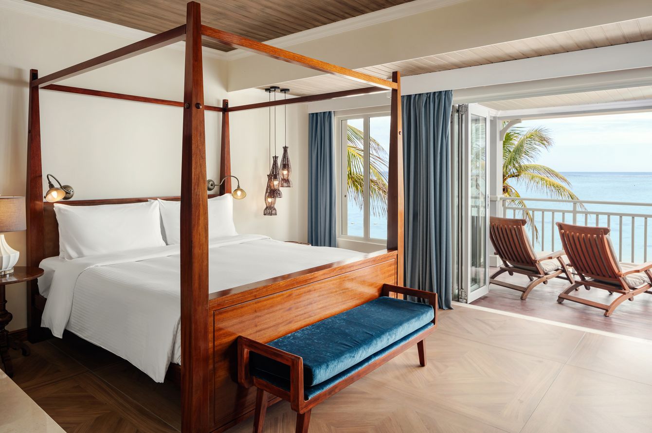 Peninsula Balcony Suite