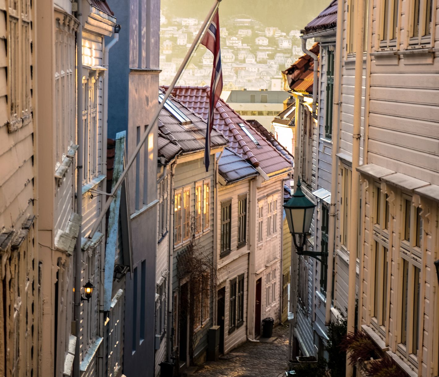 Flâneries dans la vieille ville de Bergen, Nøstet, aux lueurs du soir