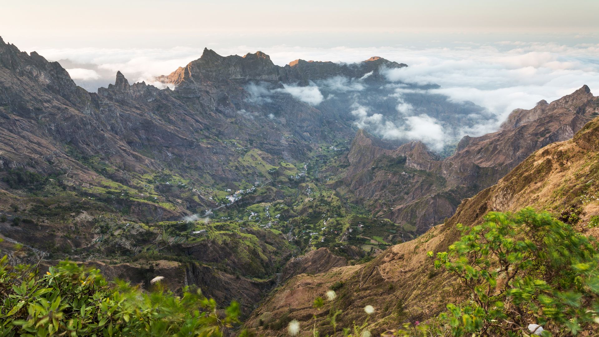 Aussicht in der Nähe des Cova-Kraters ins Paul-Tal, Santo Antão
