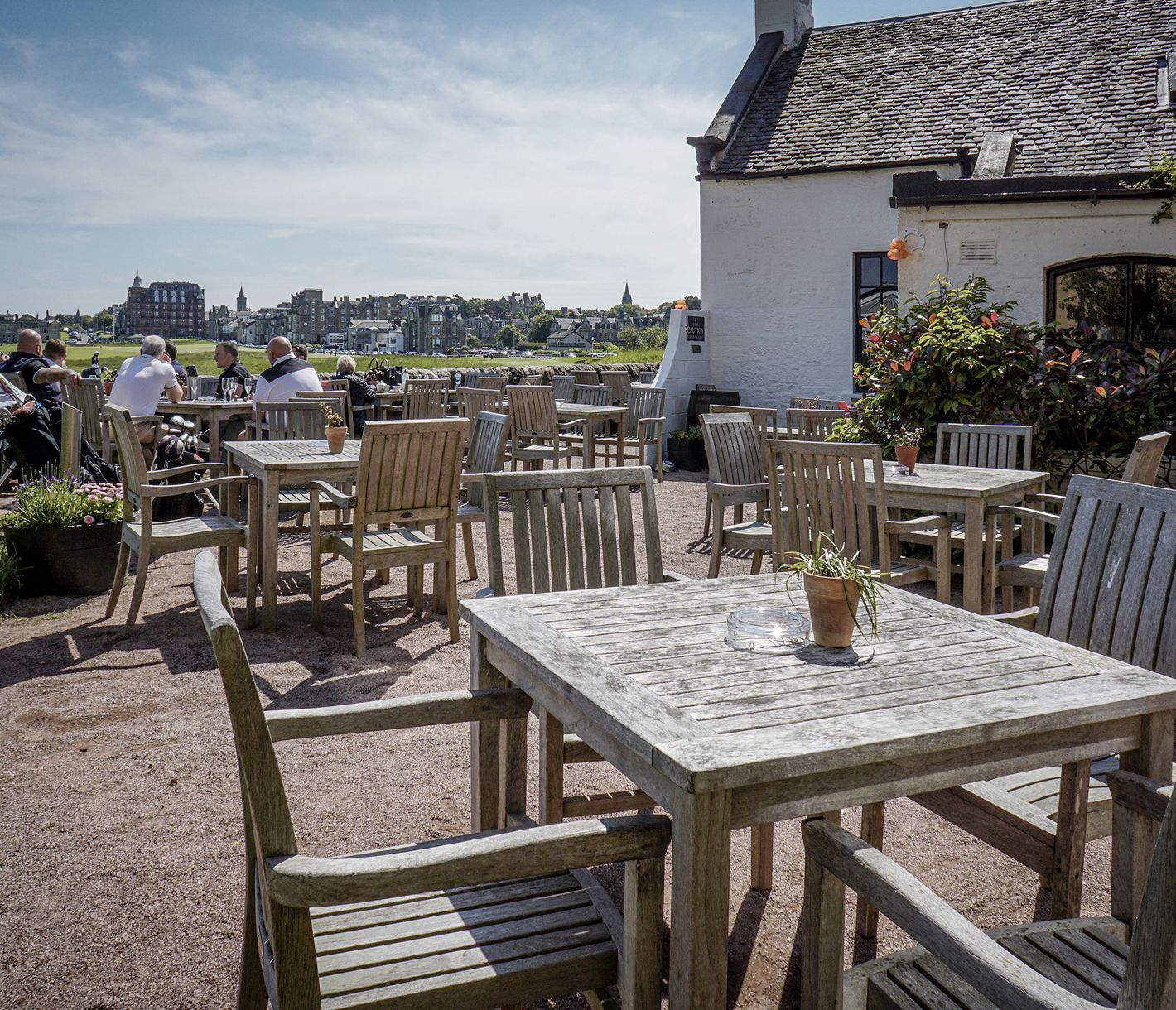 Ein kühles Bier am 19. Loch