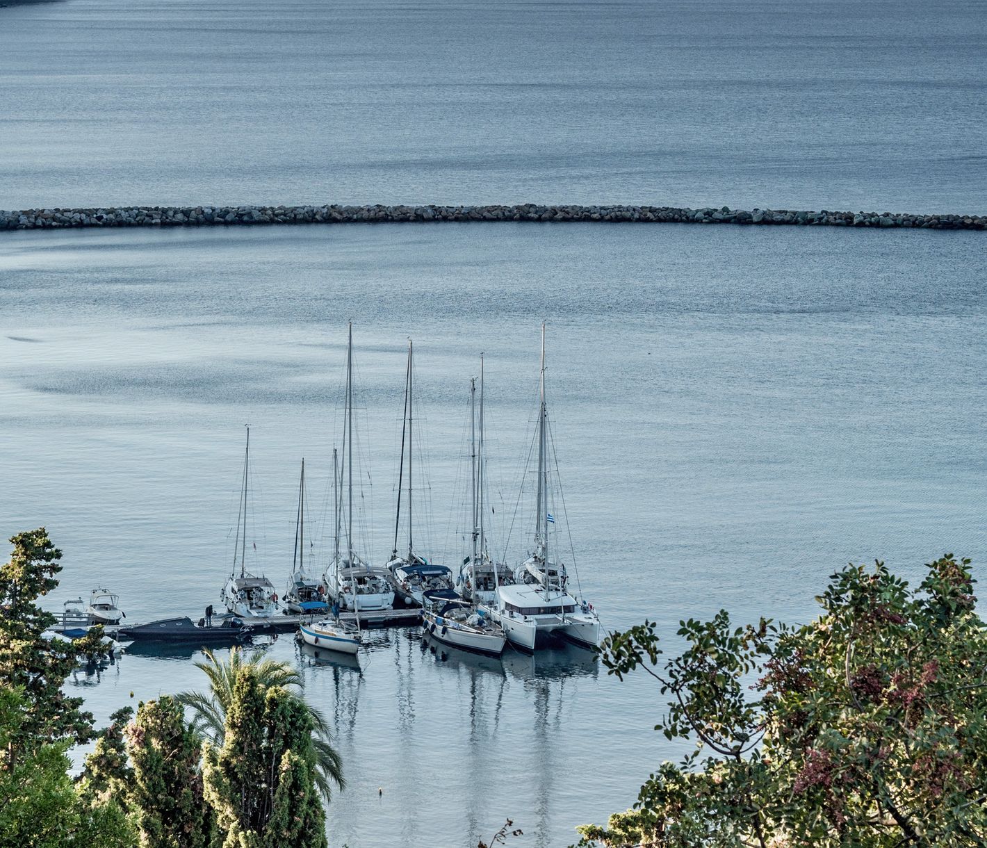 Die Marina von Arkos – Treffpunkt der Segelboote