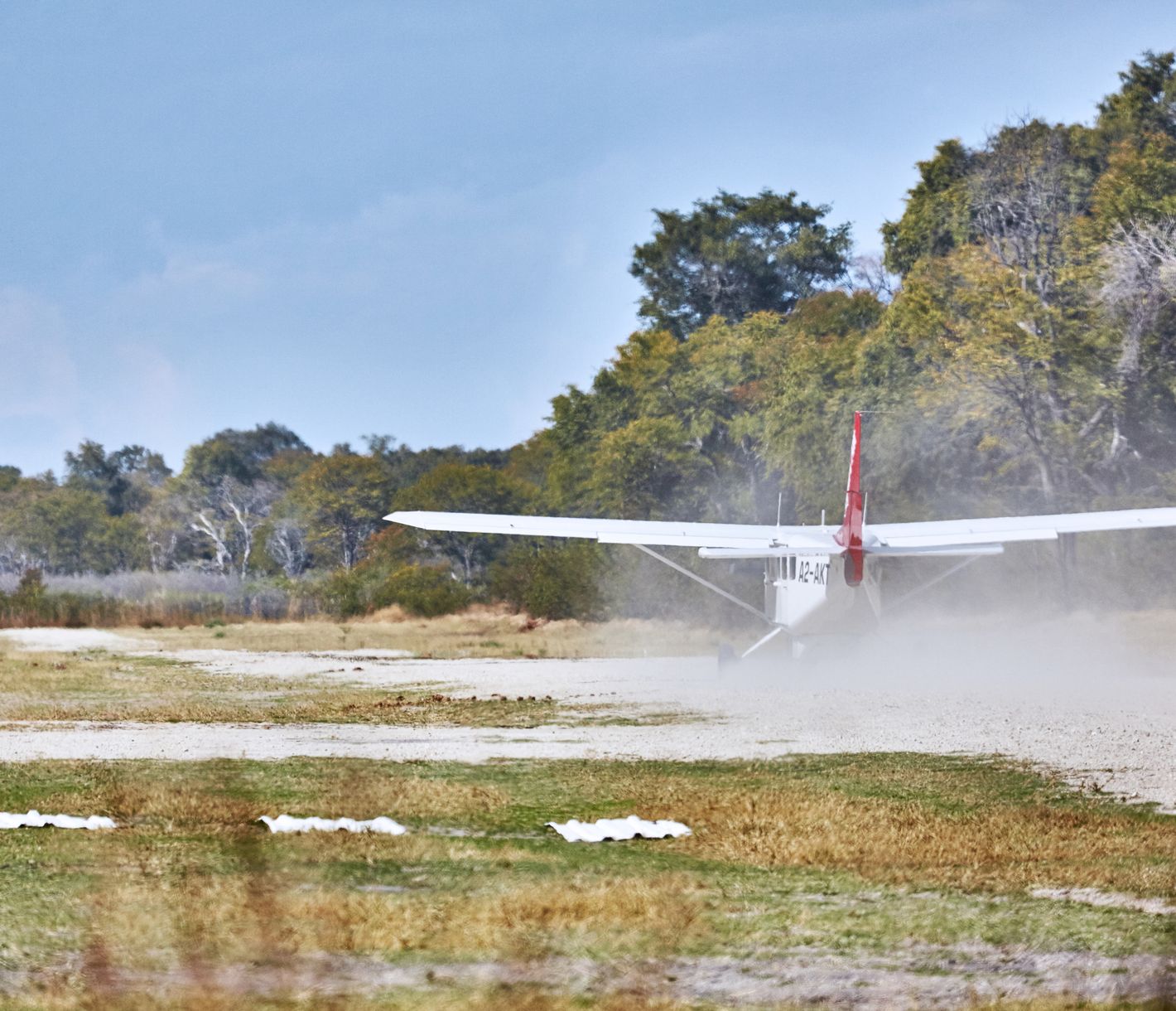 Mit dem Kleinflugzeug die exklusiven Camps kombinieren